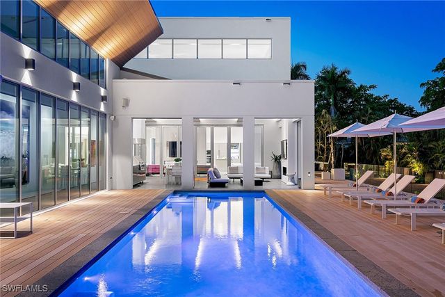 2211 South Winds DR, Naples, FL 34102