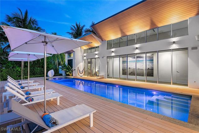 2211 South Winds DR, Naples, FL 34102