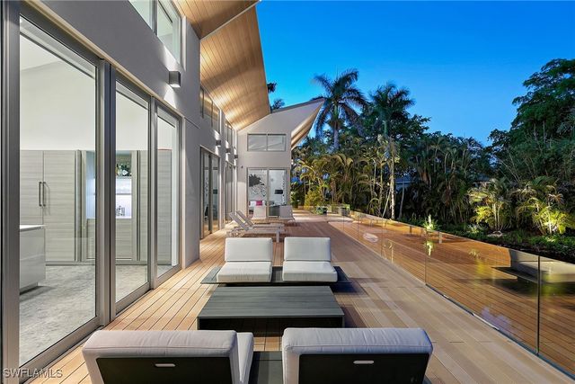 2211 South Winds DR, Naples, FL 34102