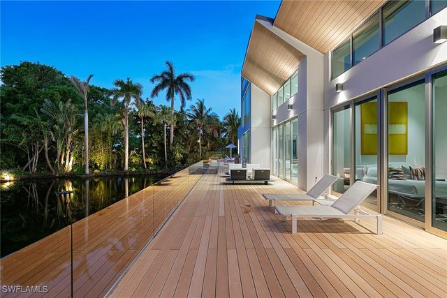 2211 South Winds DR, Naples, FL 34102