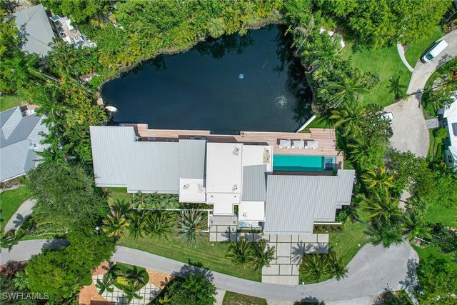 2211 South Winds DR, Naples, FL 34102