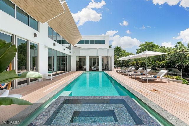 2211 South Winds DR, Naples, FL 34102