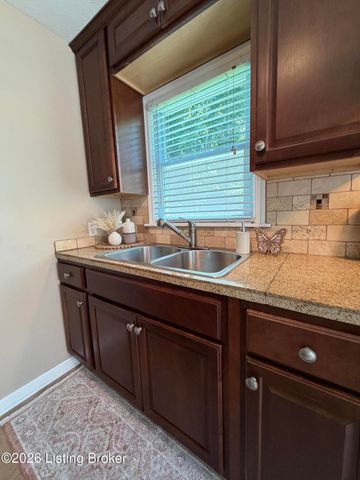 533 Village Dr, Elizabethtown, KY 42701