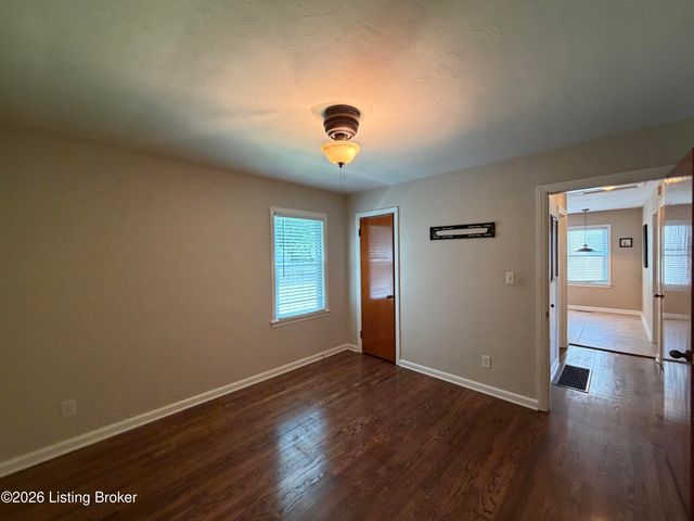 533 Village Dr, Elizabethtown, KY 42701