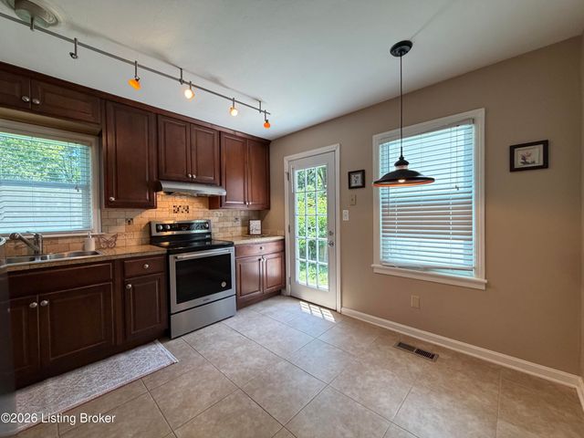 533 Village Dr, Elizabethtown, KY 42701