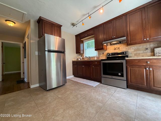 533 Village Dr, Elizabethtown, KY 42701