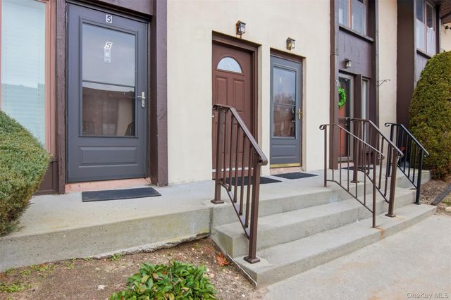 8 Dogwood Court 8, Selden, NY 11784