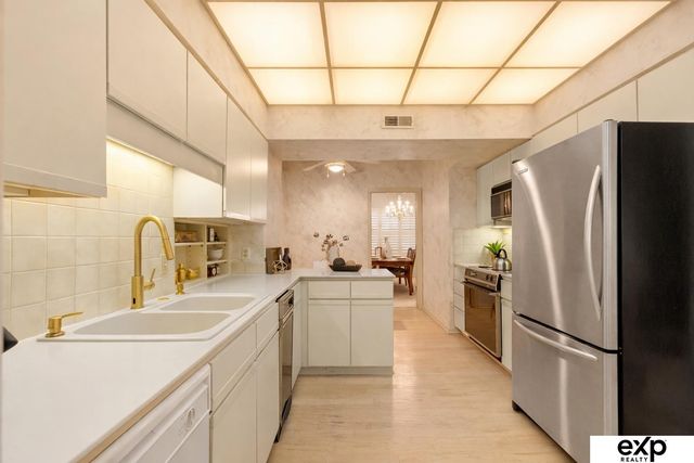 770 N 93rd St Apt 1B4, Omaha, NE 68114