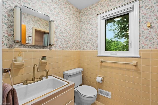 5228 Weatherly Road, Greensboro, NC 27406