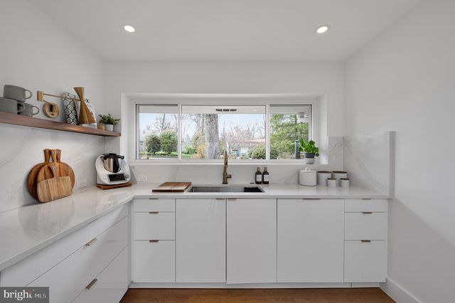 6124 BEACHWAY DR, Falls Church, VA 22041