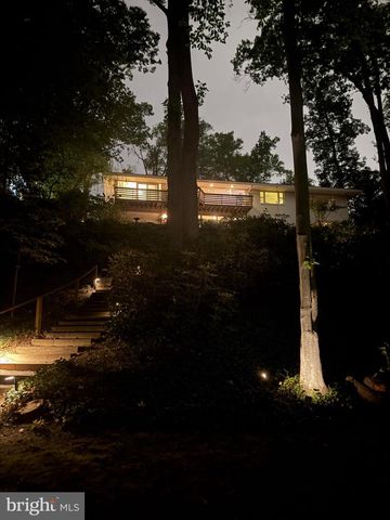 6124 BEACHWAY DR, Falls Church, VA 22041