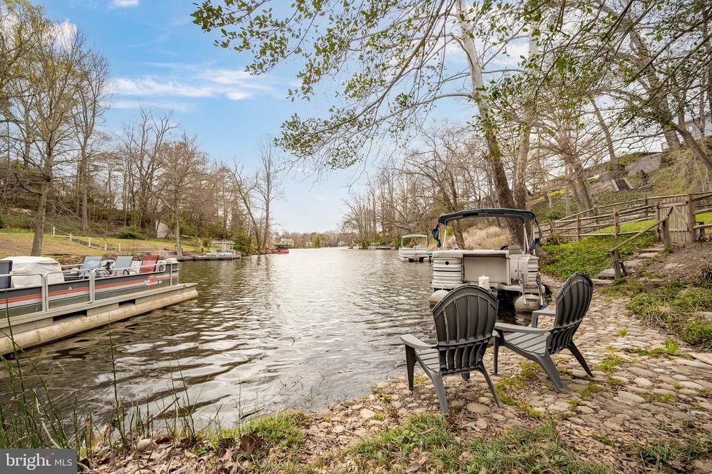 6124 BEACHWAY DR, Falls Church, VA 22041