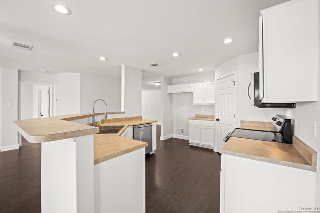 208 Roadrunner, New Braunfels, TX 78130