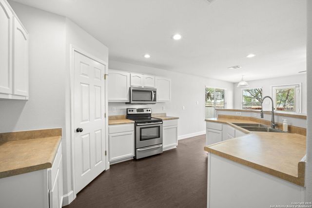 208 Roadrunner, New Braunfels, TX 78130