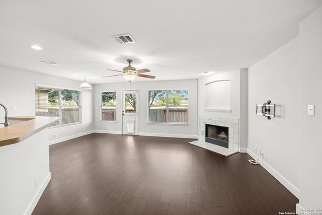 208 Roadrunner, New Braunfels, TX 78130