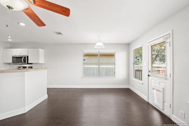 208 Roadrunner, New Braunfels, TX 78130