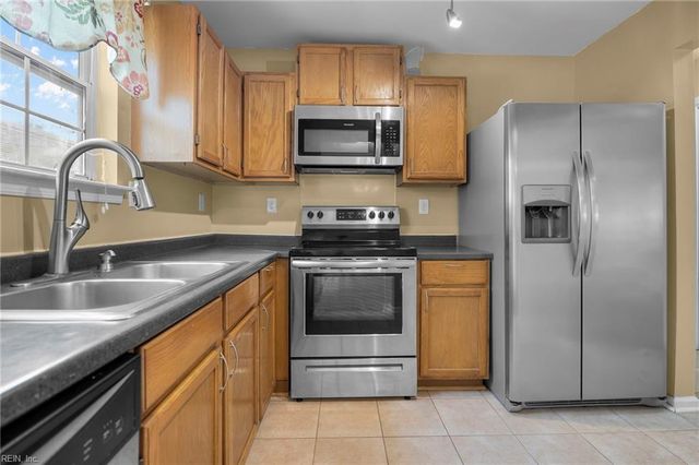 218 Old Bridge CT, Newport News, VA 23608