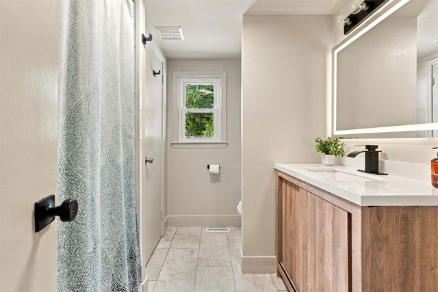 271 High Range Road, Londonderry, NH 03053