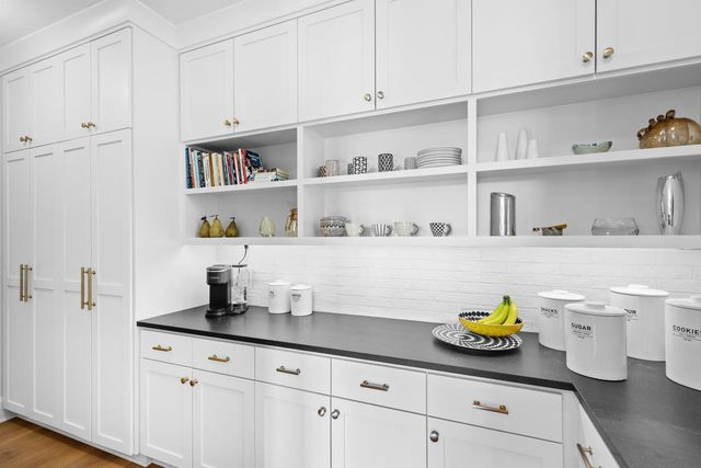 6505 Hawks Pointe Lane, Excelsior, MN 55331