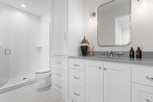 6505 Hawks Pointe Lane, Excelsior, MN 55331