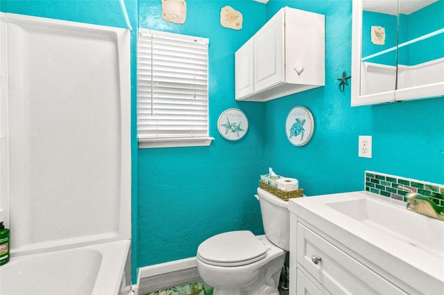 222 Ocean Avenue, Surfside Beach, TX 77541