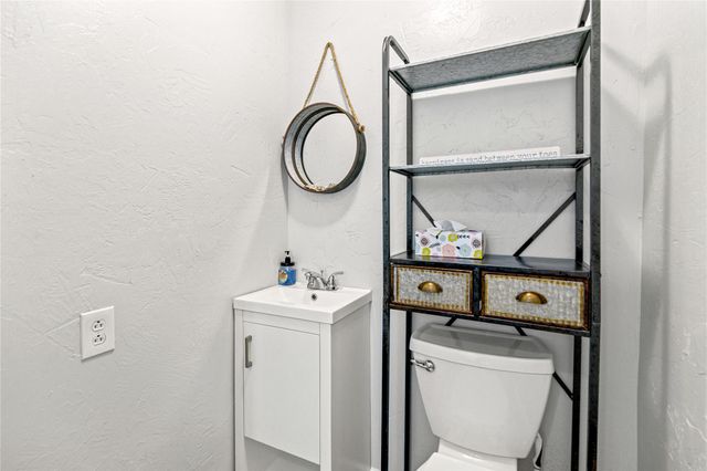 222 Ocean Avenue, Surfside Beach, TX 77541