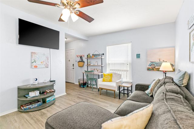 222 Ocean Avenue, Surfside Beach, TX 77541