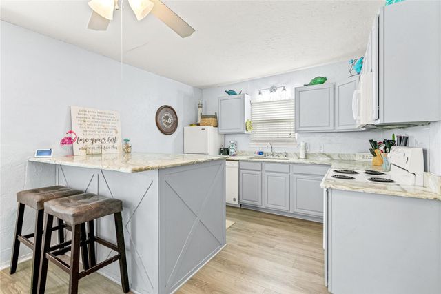 222 Ocean Avenue, Surfside Beach, TX 77541