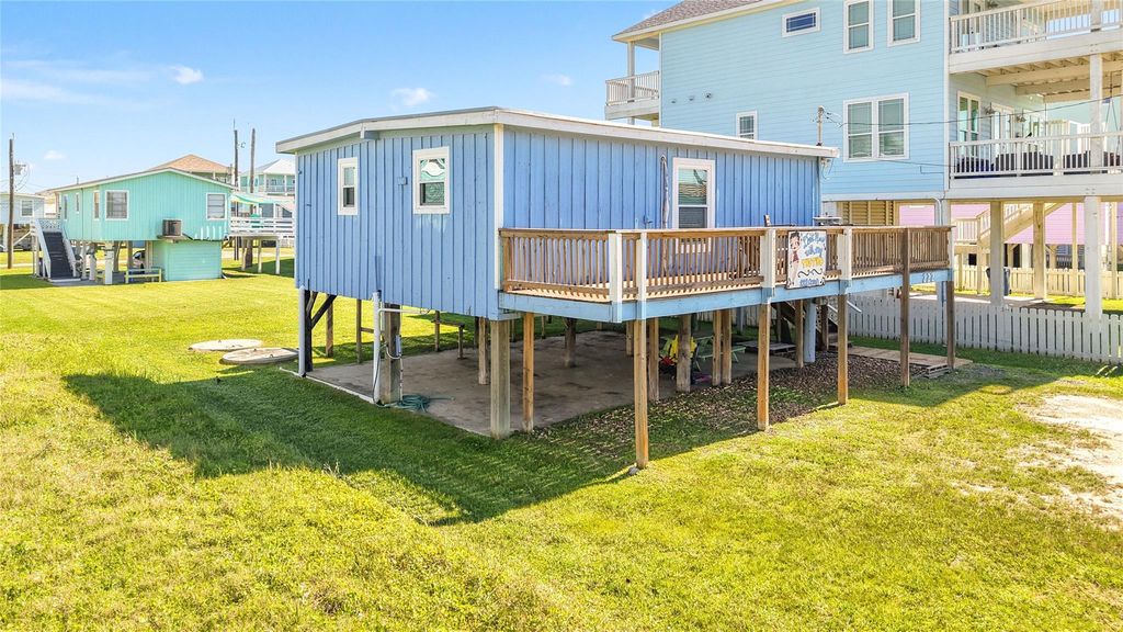 222 Ocean Avenue, Surfside Beach, TX 77541
