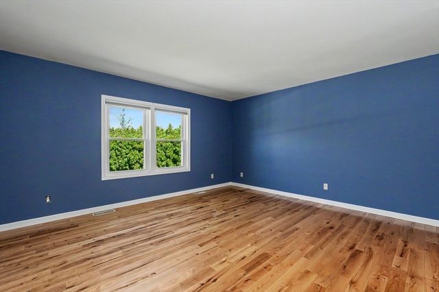 26 Juniperwood Dr, Haverhill, MA 01832