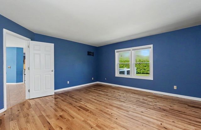 26 Juniperwood Dr, Haverhill, MA 01832