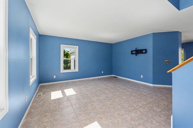 26 Juniperwood Dr, Haverhill, MA 01832