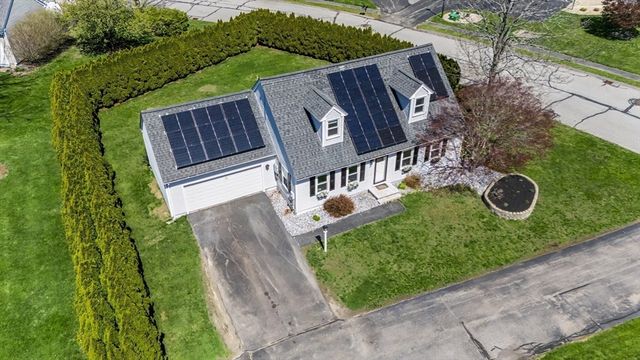 26 Juniperwood Dr, Haverhill, MA 01832