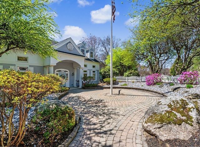 26 Juniperwood Dr, Haverhill, MA 01832