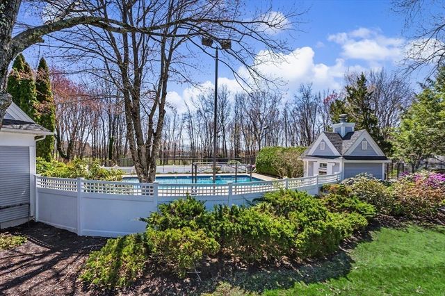 26 Juniperwood Dr, Haverhill, MA 01832