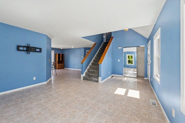 26 Juniperwood Dr, Haverhill, MA 01832