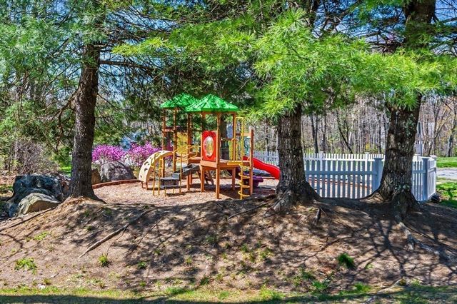 26 Juniperwood Dr, Haverhill, MA 01832