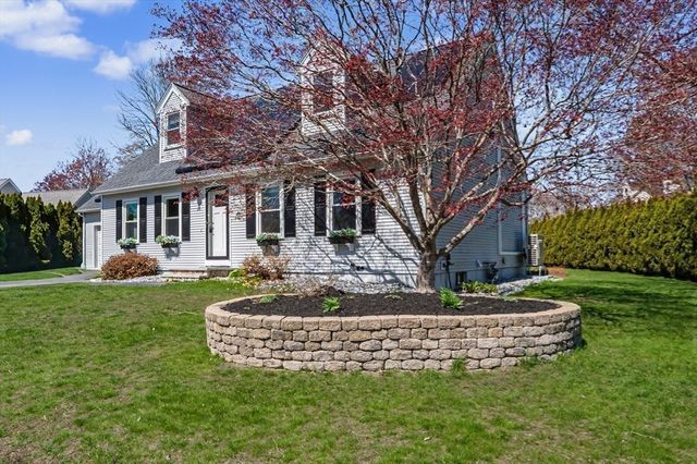 26 Juniperwood Dr, Haverhill, MA 01832