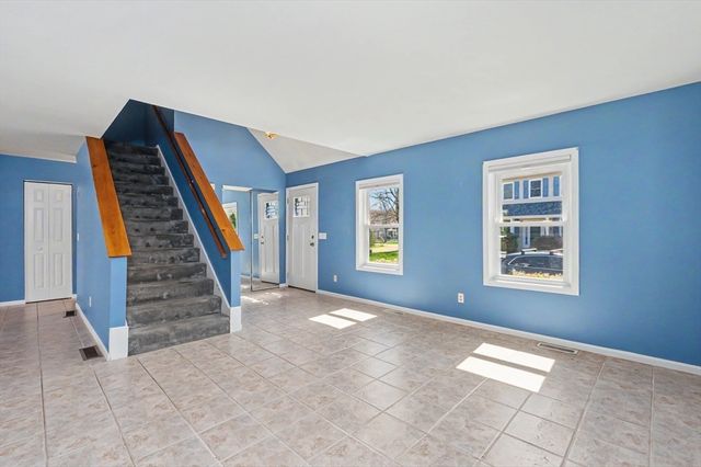 26 Juniperwood Dr, Haverhill, MA 01832