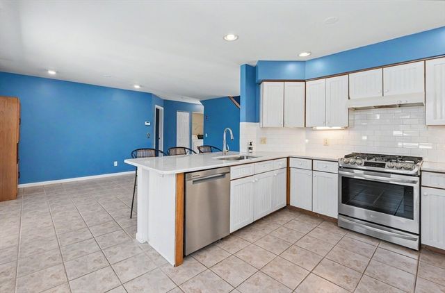 26 Juniperwood Dr, Haverhill, MA 01832