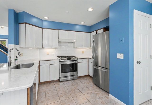 26 Juniperwood Dr, Haverhill, MA 01832