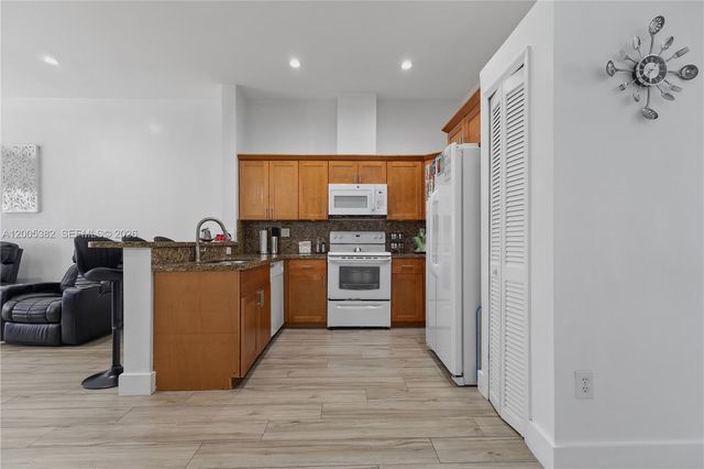 8218 SW 163rd Pl 8218, Miami, FL 33193