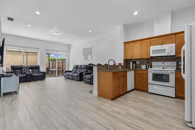 8218 SW 163rd Pl 8218, Miami, FL 33193