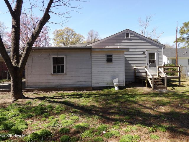 1113 Woodrow Street S, Wilson, NC 27893