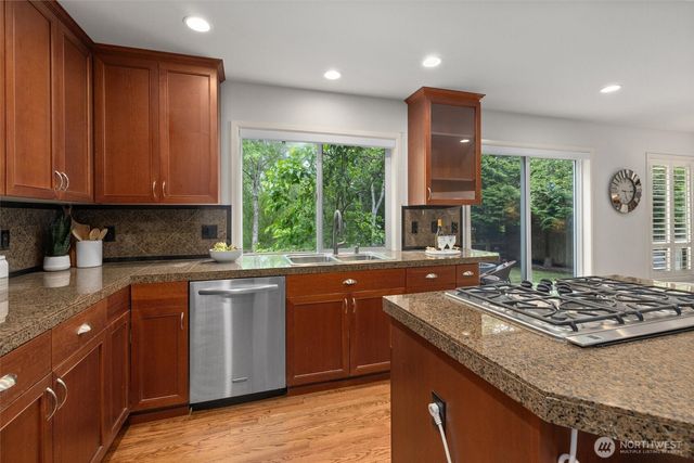 1021 271st Avenue SE, Sammamish, WA 98075