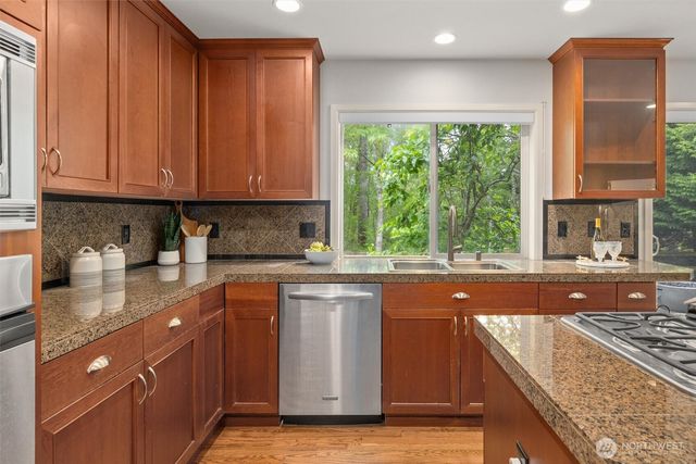 1021 271st Avenue SE, Sammamish, WA 98075