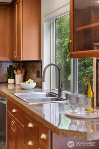 1021 271st Avenue SE, Sammamish, WA 98075
