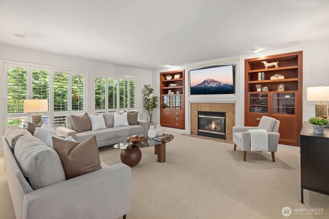 1021 271st Avenue SE, Sammamish, WA 98075
