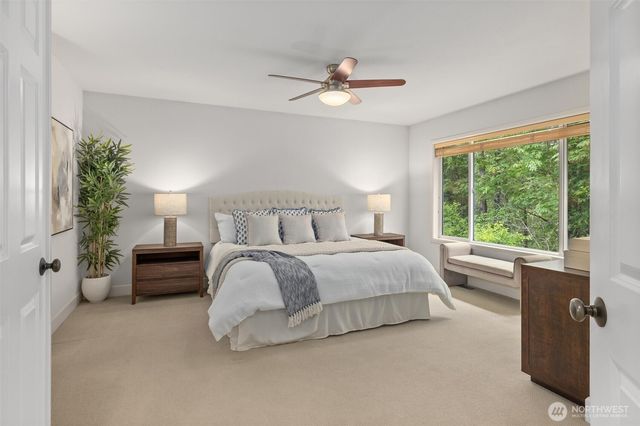 1021 271st Avenue SE, Sammamish, WA 98075