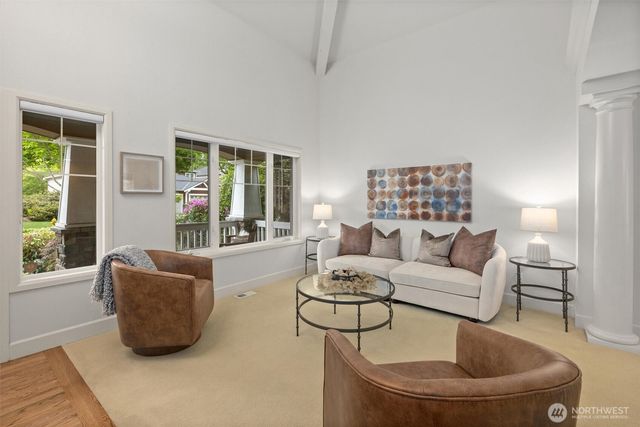 1021 271st Avenue SE, Sammamish, WA 98075